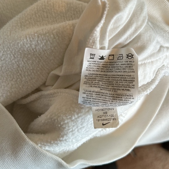 Nike Wmn XS funnel neck hoodie. White with gold lettering and accents. - Picture 5 of 7